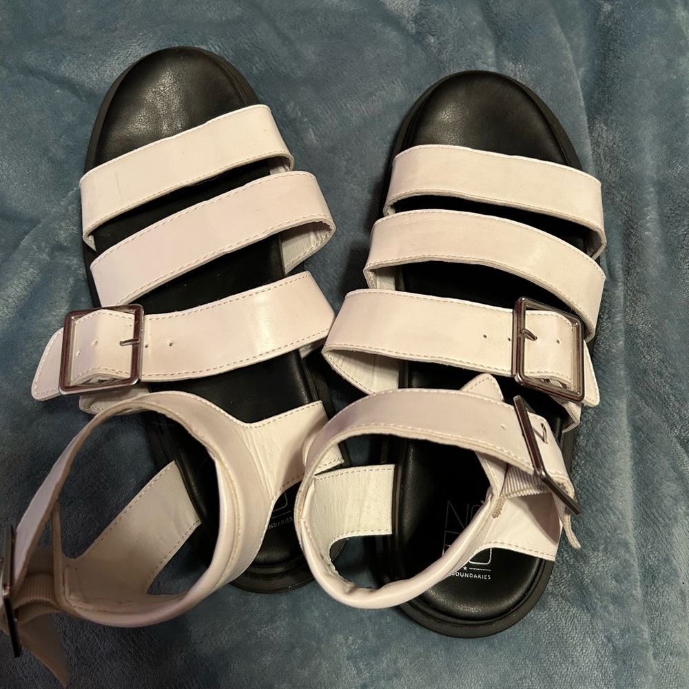 No boundaries sandals “doc marten look alike”